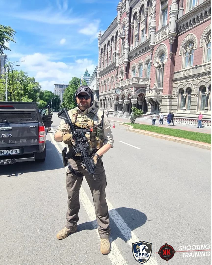 Operador de protección ejecutiva en misión urbana